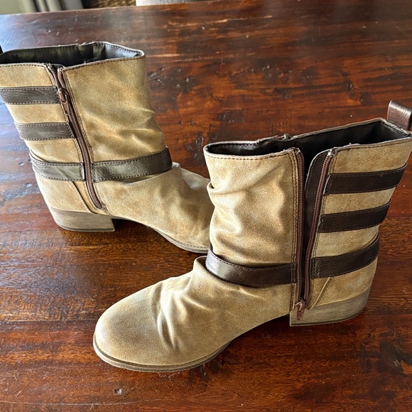 Jellypop Tan and Brown Ankle Boots - Picture 1 of 8